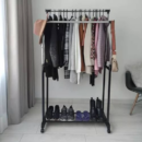 حامل ملابس مزدوج مع ارتفاع قابل للتعديل مزودة بأربع عجلات - penderie double tringle